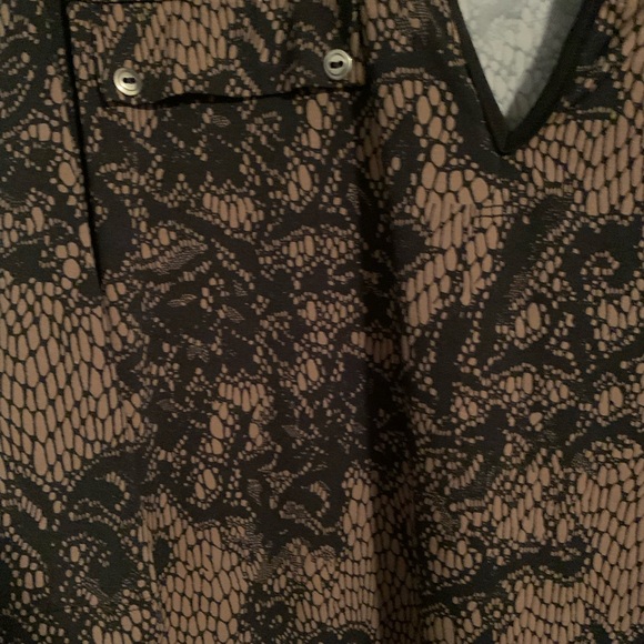Sort of snake skin looking - 3/4 sleeve top - Picture 4 of 4